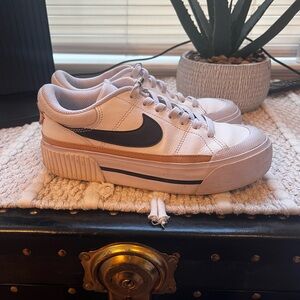 Nike Women’s court legacy lift